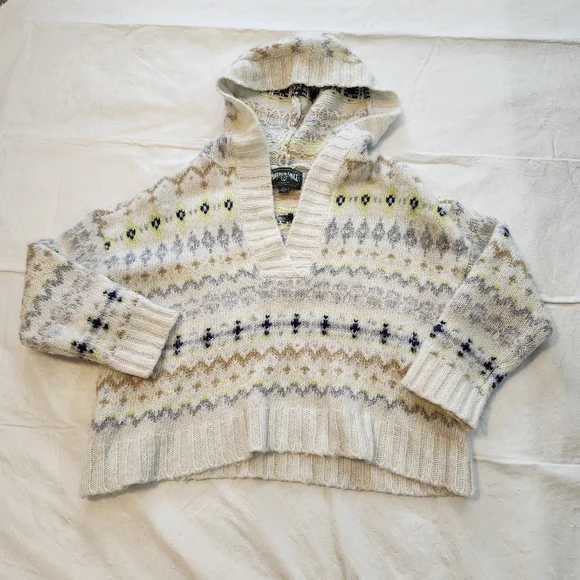 American Eagle Outfitters Women's V-Neck Sweater with Multicolor Pattern - Picture 2 of 7